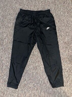 Nike Black Track Pants – Lightweight Athletic Bottoms